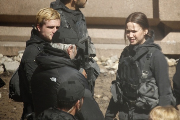 Hunger Games: Mockingjay I. - První oficiální fotky | Fandíme filmu