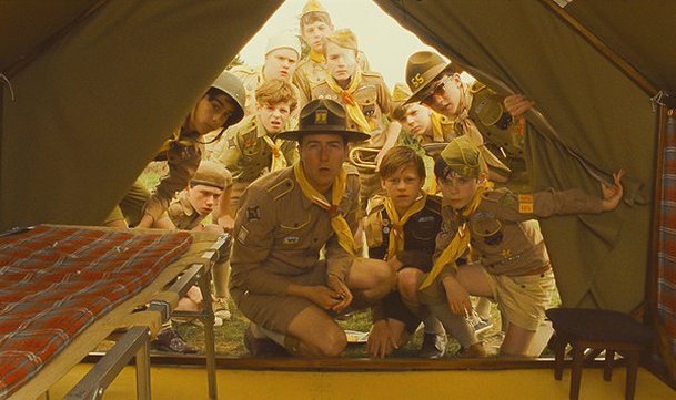 Moonrise Kingdom: Bruce Willis pronásleduje malé děti | Fandíme filmu