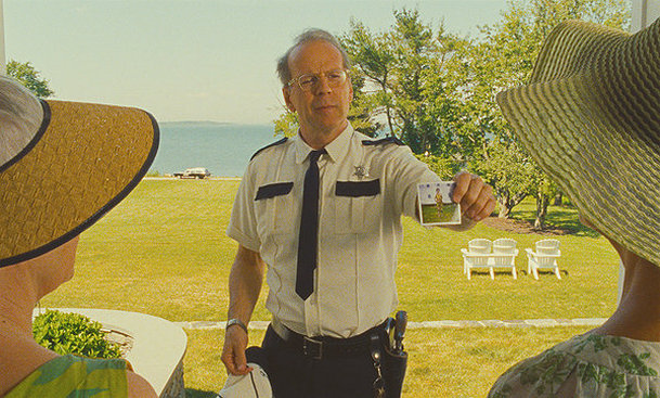 Moonrise Kingdom: Bruce Willis pronásleduje malé děti | Fandíme filmu