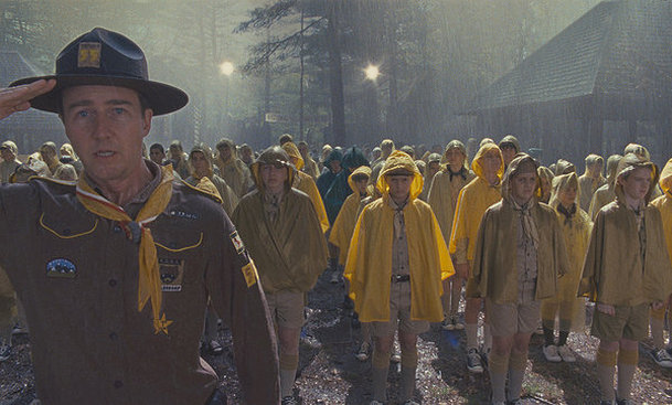 Moonrise Kingdom: Bruce Willis pronásleduje malé děti | Fandíme filmu