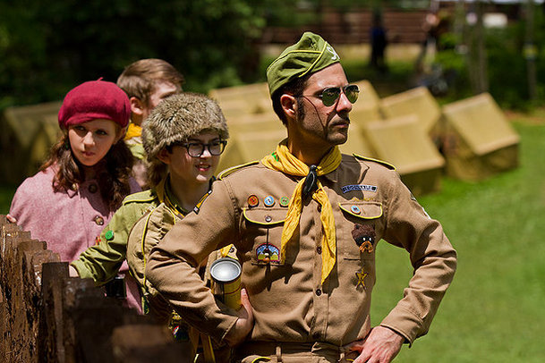 Moonrise Kingdom: Bruce Willis pronásleduje malé děti | Fandíme filmu