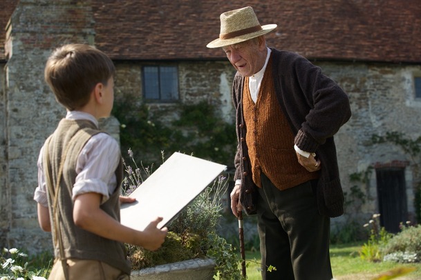 Mr. Holmes: Ian McKellen stárne, ale stále má šarm | Fandíme filmu