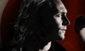 Only Lovers Left Alive: Tom Hiddleston jako upír | Fandíme filmu