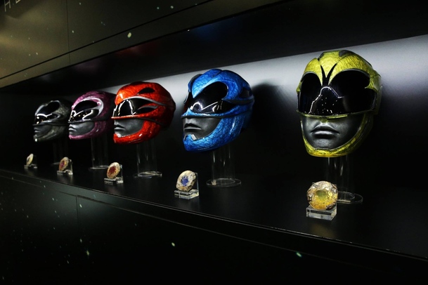 Power Rangers: Detailní pohled na helmy a silomince | Fandíme filmu