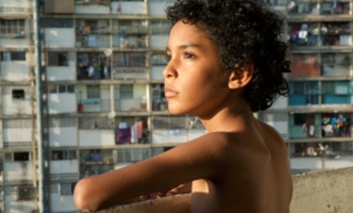 Příšerný vlasy: Dospívání na venezuelském sídlišti | Fandíme filmu