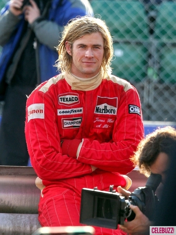 Rush: Chris Hemsworth jako závodník na prvních fotkách | Fandíme filmu