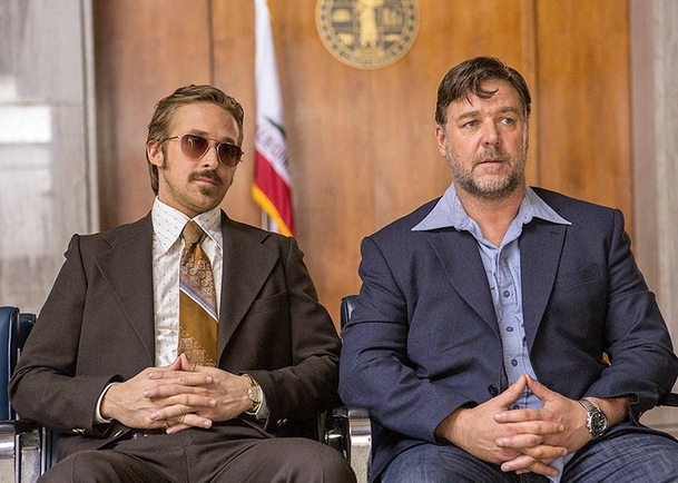 Správní chlapi s Goslingem a Crowem vypadají parádně | Fandíme filmu