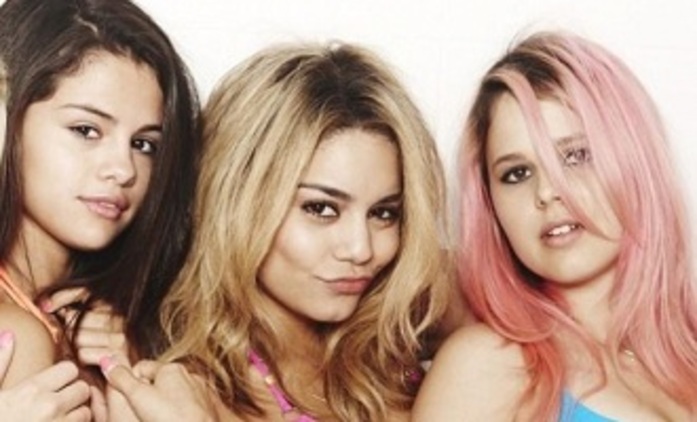 Spring Breakers: Zdrogovaná Vanessa Hudgens v traileru | Fandíme filmu