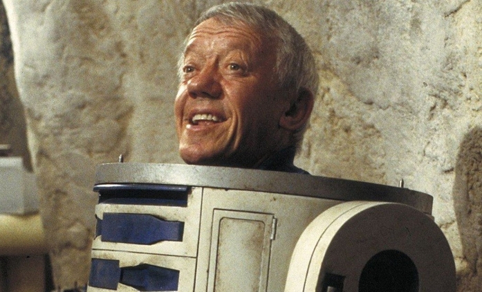 Zemřel Kenny Baker alias R2-D2 (1934-2016) | Fandíme filmu