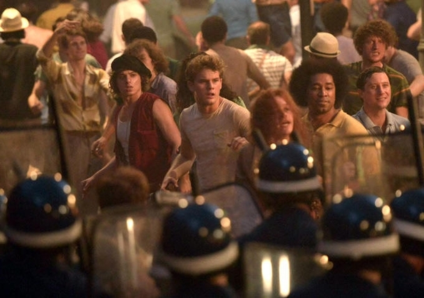 Stonewall: První trailer na novinku Rolanda Emmericha | Fandíme filmu