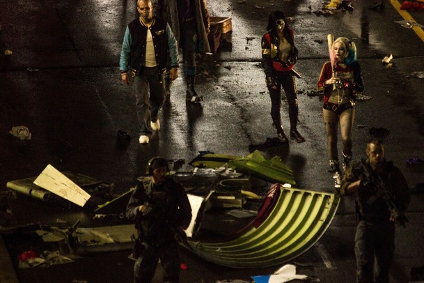 Suicide Squad: Deadshot v akci a další fotky z natáčení | Fandíme filmu