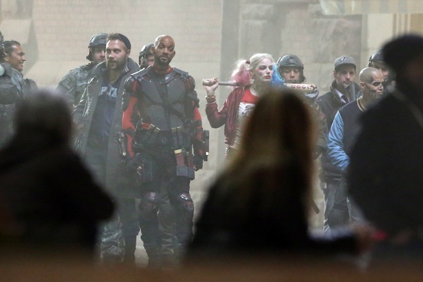 Suicide Squad: Oficiální fotka celého týmu v kostýmech | Fandíme filmu