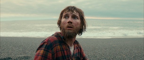 Swiss Army Man: Daniel Radcliffe hraje prdící mrtvolu | Fandíme filmu