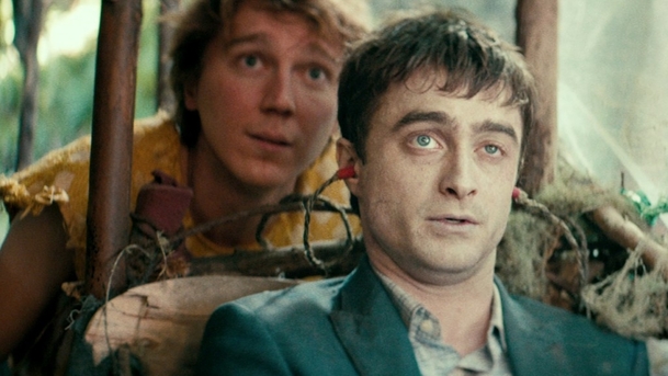 Swiss Army Man: Daniel Radcliffe hraje prdící mrtvolu | Fandíme filmu