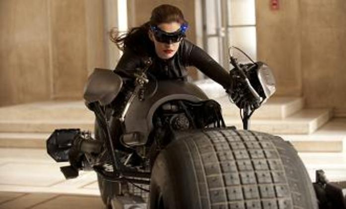 The Dark Knight Rises: Catwoman v kompletním kostýmu | Fandíme filmu