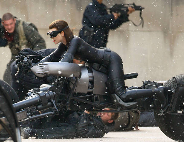 The Dark Knight Rises: Catwoman na spoustě fotek | Fandíme filmu