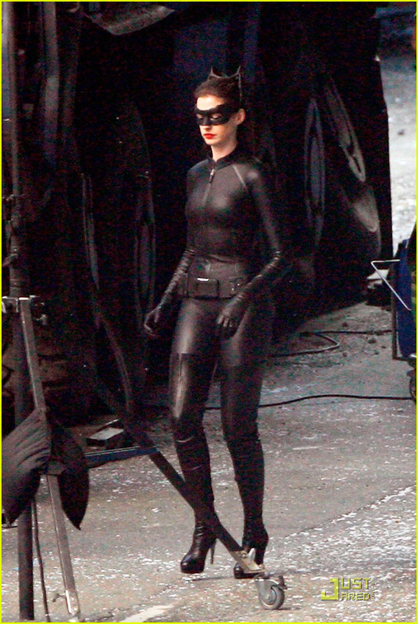 The Dark Knight Rises: Catwoman v kompletním kostýmu | Fandíme filmu