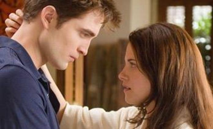 Twilight sága: Rozbřesk: Featurette o svatbě a porodu | Fandíme filmu