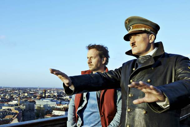 Už je tady zas: Hitler se vrací | Fandíme filmu