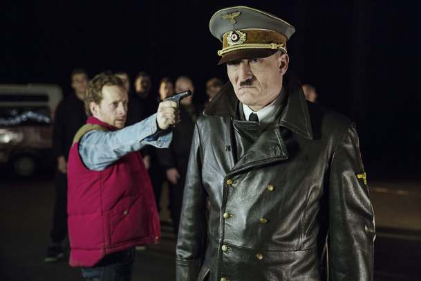 Už je tady zas: Hitler se vrací | Fandíme filmu