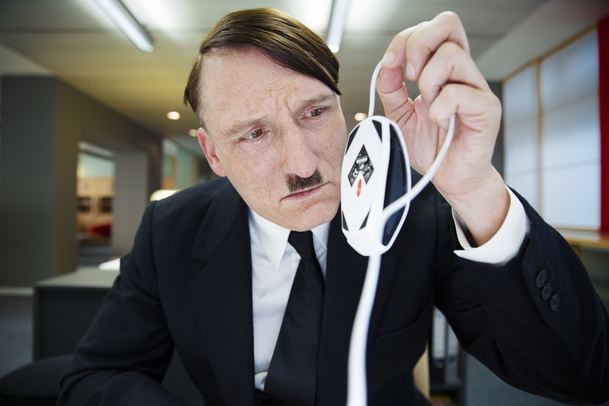 Už je tady zas: Hitler se vrací | Fandíme filmu