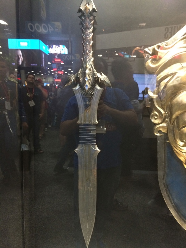 Warcraft: Oficiální logo a legendární zbraně | Fandíme filmu