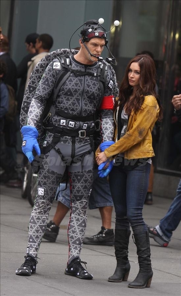 Želvy Ninja: Megan Fox na dalších fotkách z placu | Fandíme filmu