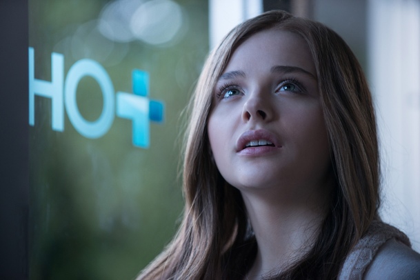 Zůstaň se mnou: Chloë Moretz neví, zda žít či zemřít | Fandíme filmu