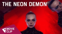 The Neon Demon - Movie Clip (What's it Feel Like) | Fandíme filmu